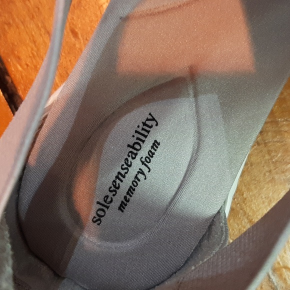 Sole Sensibility grey elastic memory foam sole sandals. - Picture 4 of 5